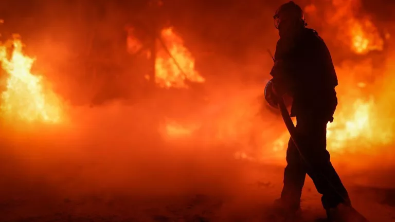 СТРАНА.ua: в Одессе на складах начался пожар