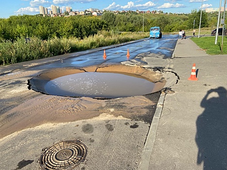 В микрорайоне «Новая Кузнечиха» провалилась дорога