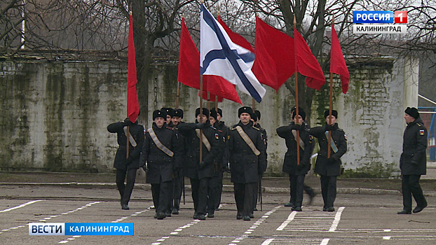 Курсанты Военно-морской академии начали готовиться к параду Победы в Москве