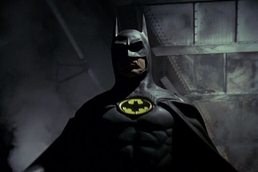 На съёмках «Флэша» Майкл Китон сфотографировался для внука в образе Бэтмена