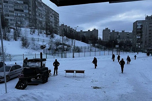 Из-за блэкаута жители Мурманской области раскупили все фонарики и свечи