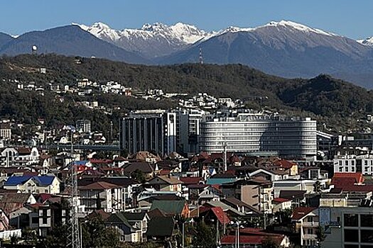 Истощенного российского туриста нашли в горах Сочи и заставили платить штраф