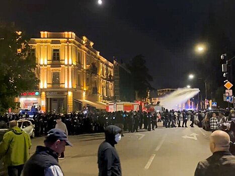 Протестующие в Тбилиси покинули территорию возле президентского дворца