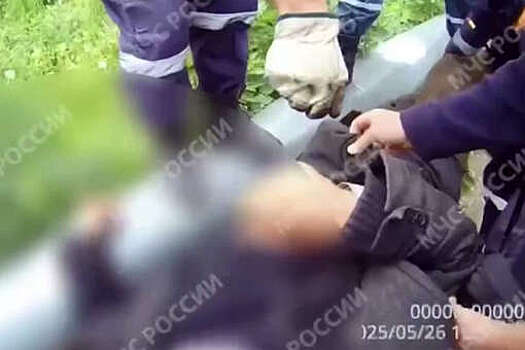 В Калининграде спасли мужчину, застрявшего между трубами теплотрассы