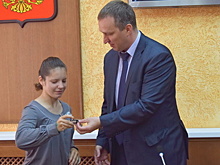 Детям‑сиротам вручили ключи от квартир в Наро‑Фоминском районе