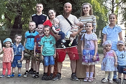 "У меня и дед, и отец были многоженцами": Корреспондент "РГ" встретился с жителем Москвы, у которого несколько жен и 27 детей