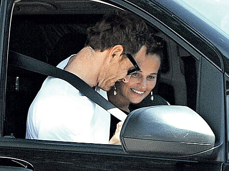 Майкл Фассбендер после карантина отдохнул на Ибице