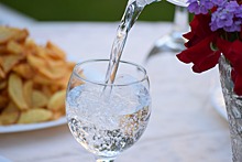 Диетолог объяснил, зачем пить воду для похудения