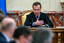 Медведев снял санкции с бывшего мэра Киева и еще троих украинцев