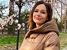 Безрукова обновила стрижку и продемонстрировала новый оттенок волос