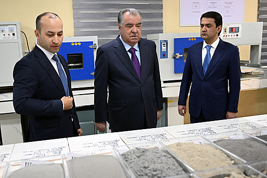 Эмомали Рахмон открыл в Душанбе три новых промышленных предприятия