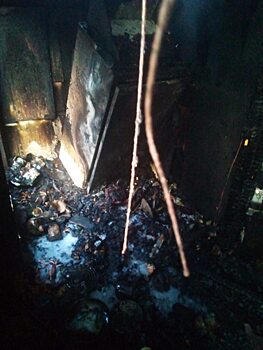 Два пожарных расчета тушили сарай в переулке Малыковского в Вольске