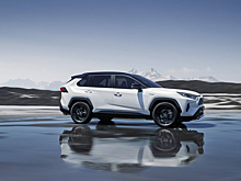 Названы сроки появления в России новой Toyota RAV4