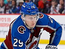 Маккиннон набрал 1100 очков в регулярках НХЛ. Он 70-й игрок в истории, достигший этой отметки, и 10-й среди действующих