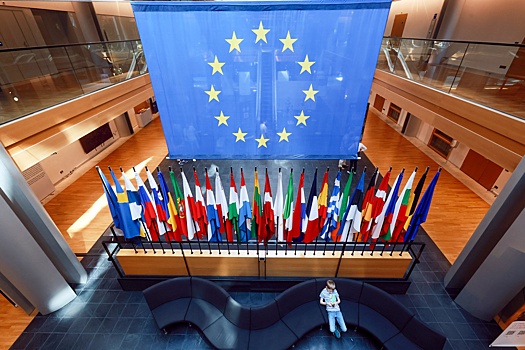 Reuters: Евросоюз внесет в санкционные списки 48 физлиц и 35 юрлиц РФ