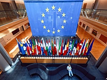 Евросоюз ввел санкции против российских "Сургутнефтегаза" и ВСК