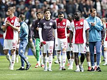 «Аякс» отстранил Сосу, Акпома и еще 5 игроков от работы с основой – им запрещено пользоваться полем, тренажеркой и парковкой. Клуб не устраивают уровень и рост зарплат после выхода в ЛЧ