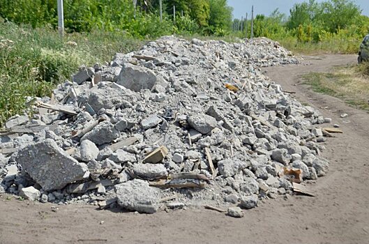 Многодетные семьи из Воробьевки пожаловались депутату Воробьеву на недостроенную дорогу