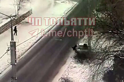 В Тольятти 18-летний водитель на Volvo сбил ребенка и влетел в столб