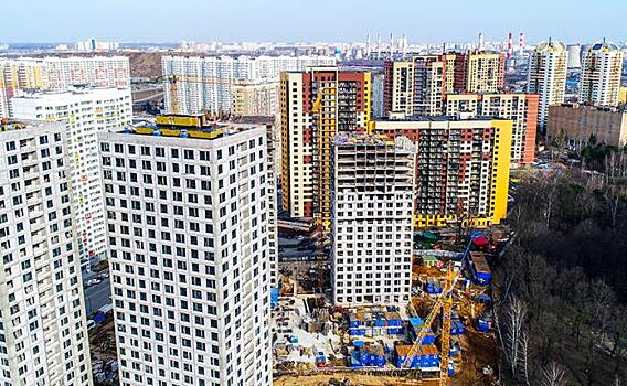Падение рубля: Продавцы квартир «тормозят» сделки и переводят ценники в валюту