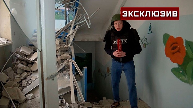 Дыра в крыше и 80 выбитых окон: кадры пострадавшей от обстрела школы в Донецке