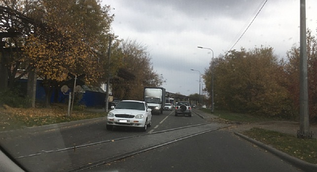 Аварийная ситуация: состояние железнодорожного переезда на Орской беспокоит ростовчан