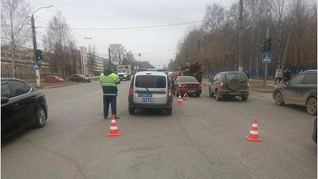 В Кирове столкнулись «Киа» и «Хендай»