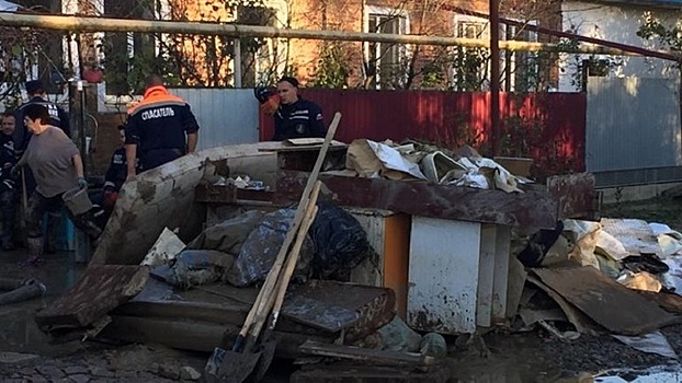 Около 200 волонтеров из Краснодара помогают ликвидировать последствия ЧС