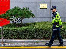 В пост охраны у российского посольства в Сеуле врезался автомобиль