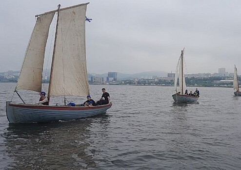 На Тихоокеанском флоте курсанты 1 курса ТОВВМУ имени С.О. Макарова совершили сложный маневр на ялах в рамках морской практики