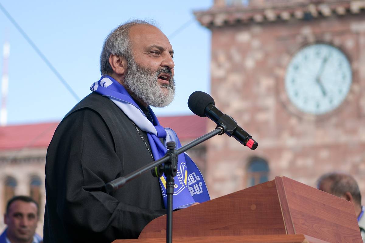 В Армении выдвинули новую кандидатуру в премьеры страны