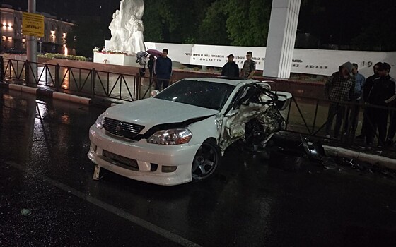 В ДТП на площади Победы пострадали три человека