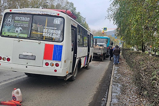 В аварии с двумя пассажирскими автобусами в Горном Алтае пострадали люди