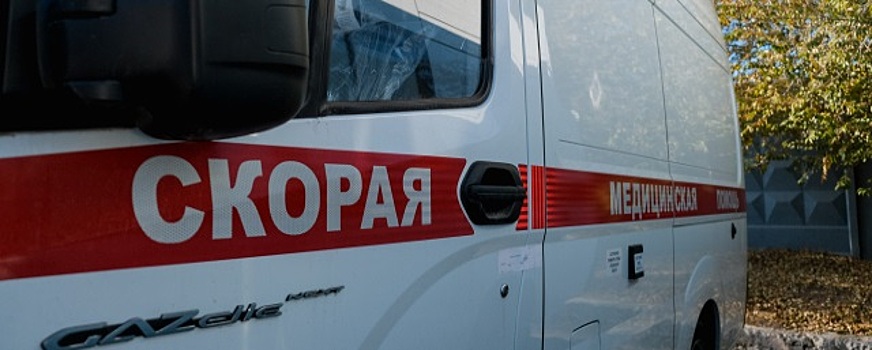 В Волгоградской области на проезжей части автомобиль сбил пьяную женщину и ее трехлетнюю дочь