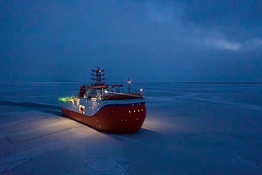 Девятнадцать ученых сменят полярников на дрейфующей в Ледовитом океане станции