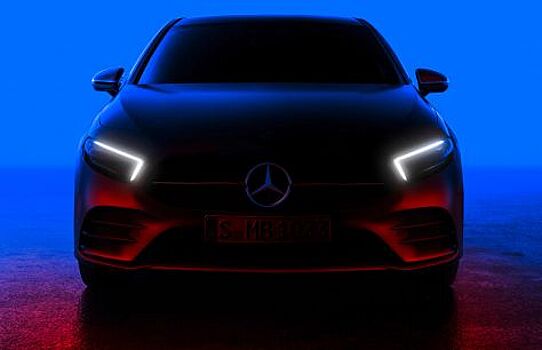 Mercedes-Benz A-Class сверкнул оптикой на тизере