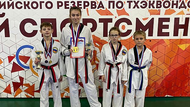 Пять медалей привезли вологодские тхэквондисты из Ленинградской области