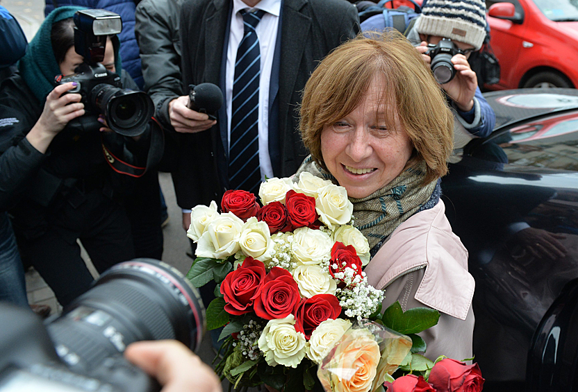 Белорусская писательница Светлана Алексиевич получила Нобелевскую премию по литературе. На фото: Светлана Алексиевич перед началом пресс-конференции в Минске