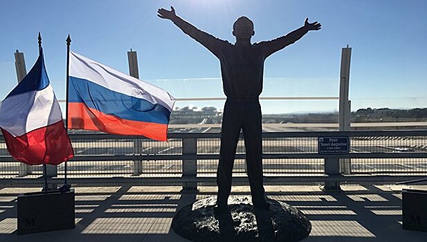 Во Франции открыли памятник Гагарину