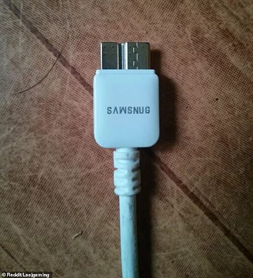 Вообще не в ту степь. На этой зарядке вместо бренда Samsung стоит совершенно другое название – Sawsnug. Фото предоставил пользователь Lssjgaming из Штатов.