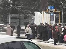 Сотни жители бывшей страны СССР застряли на границе с Россией и попали на видео