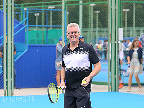 Пензенский губернатор открыл теннисный турнир и сам вышел на корт