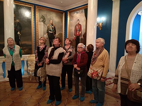 День старшего поколения в ТЦСО «Новогиреево» отметили экскурсией в Музей сословий России