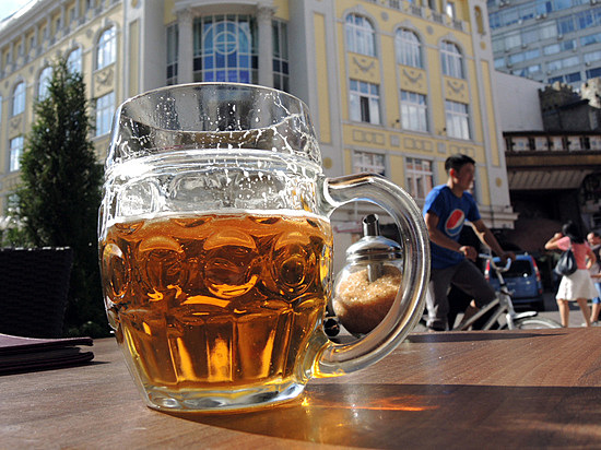 Мягкая алкоголизация: россиян спаивают безалкогольным пивом