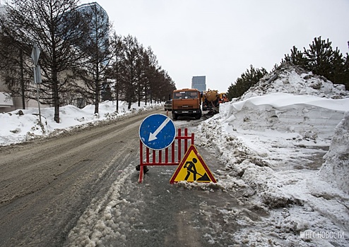 В центре Новосибирска из-за аварии на теплотрассе перекрыта улица