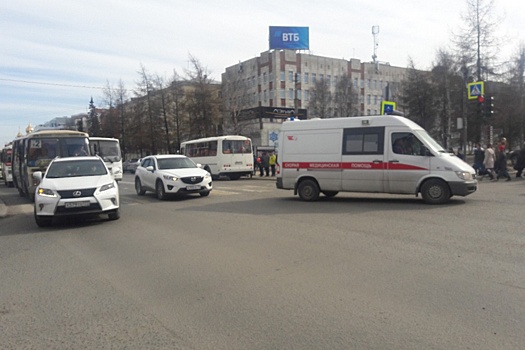 Троицкий проспект открыли для автомобилей