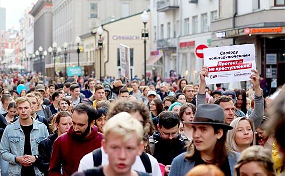 Эдуард Лимонов: Нарисовали протестующих и задержанных. Фейк?