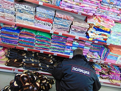 Контрафактные одежду, обувь и лекарства на 3,5 миллиона рублей изъяли в Приморье
