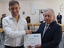 Сергей Карякин и мэр Братска открыли шахматную школу «Дебют» под эгидой «Единой России»