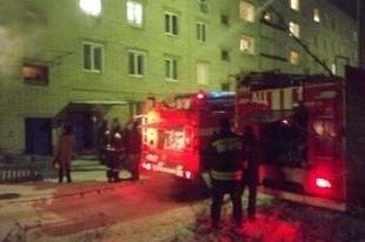 В Ульяновске из горящего дома одного человека спасли и 17 эвакуировали